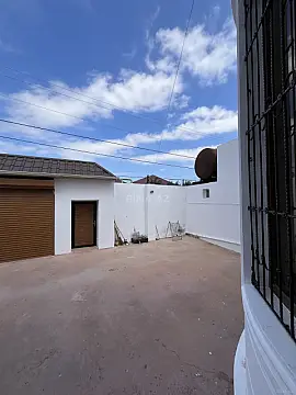 Satılır 5 otaqlı həyət evi 280 m²