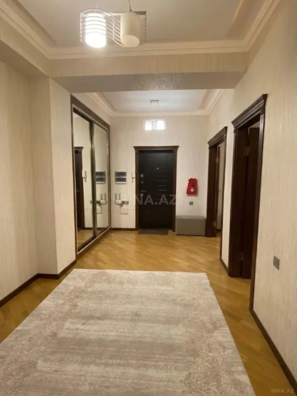 Satılır 2 otaqlı mənzil 118 m²