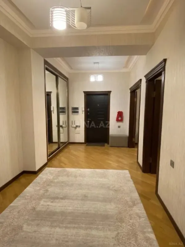 Satılır 2 otaqlı mənzil 118 m²