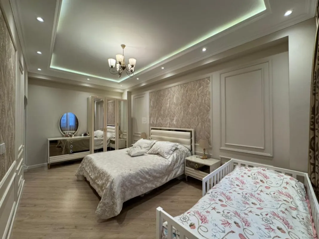 Satılır 2 otaqlı mənzil 108 m²
