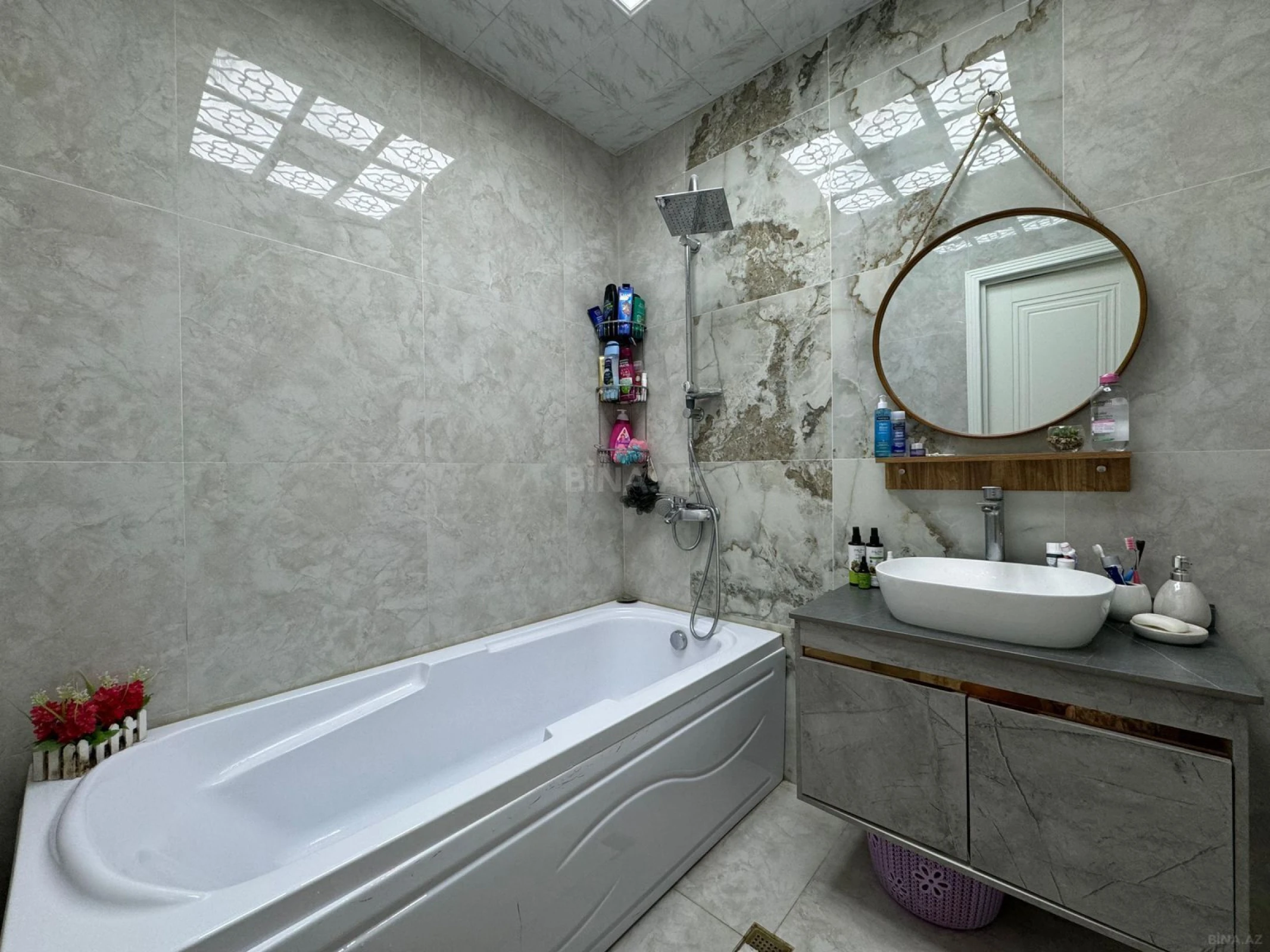 Satılır 2 otaqlı mənzil 108 m²