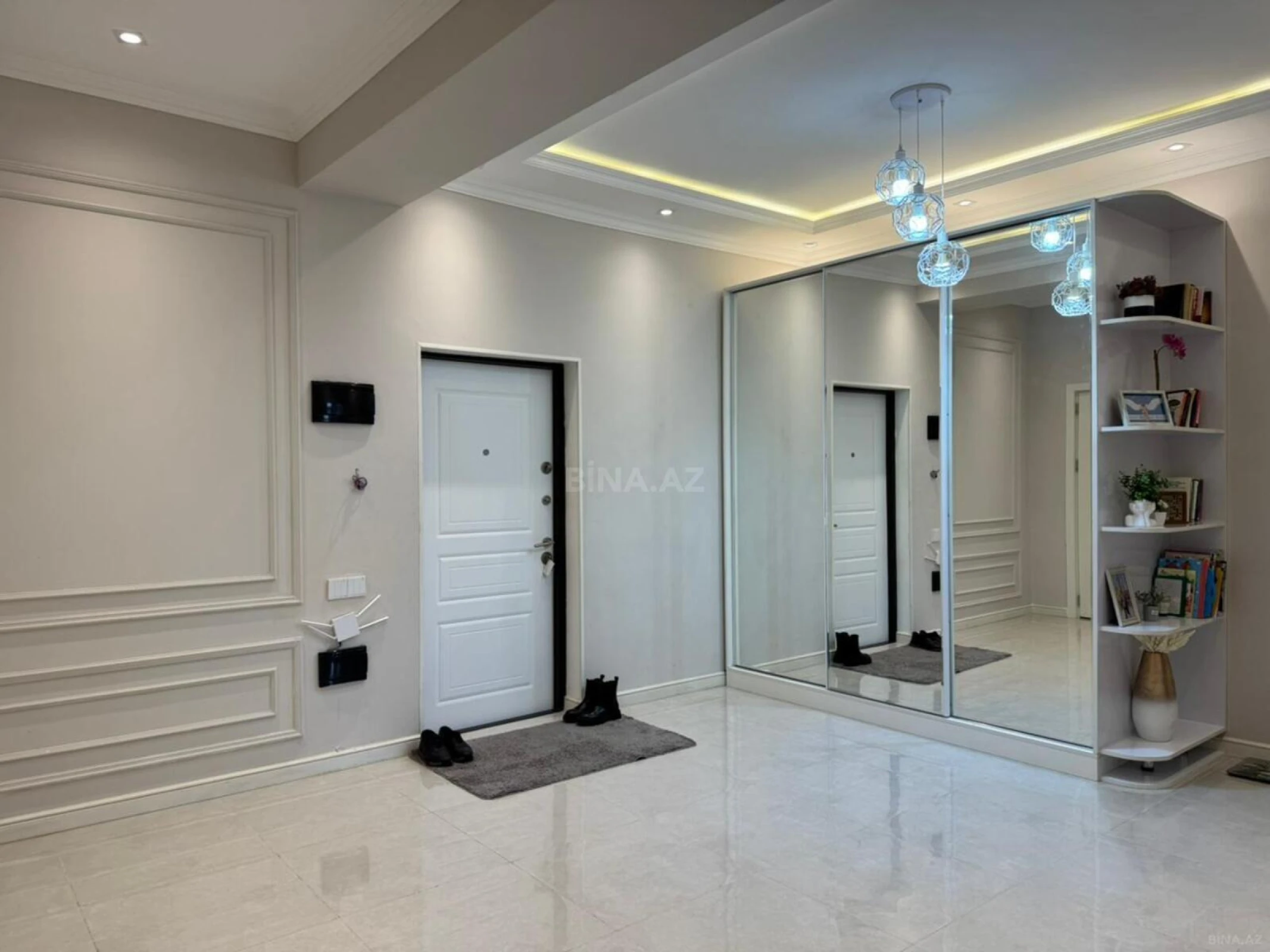 Satılır 2 otaqlı mənzil 108 m²