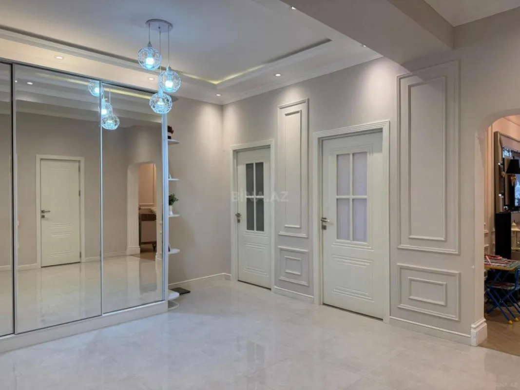 Satılır 2 otaqlı mənzil 108 m²