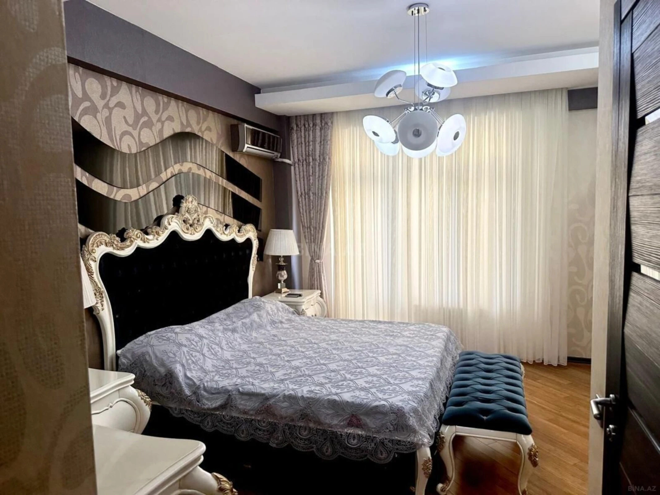 Satılır 3 otaqlı mənzil 170 m²