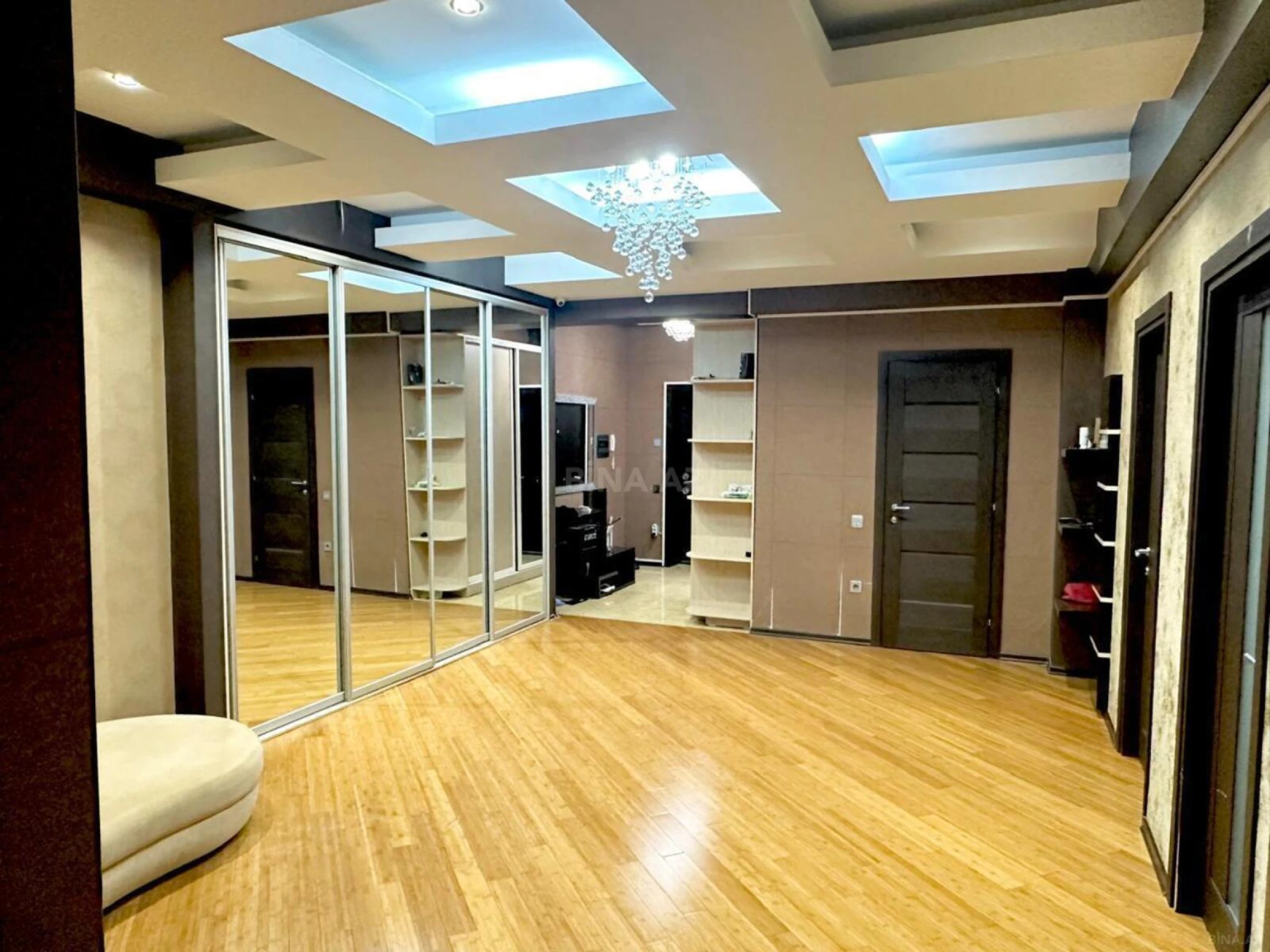 Satılır 3 otaqlı mənzil 170 m²