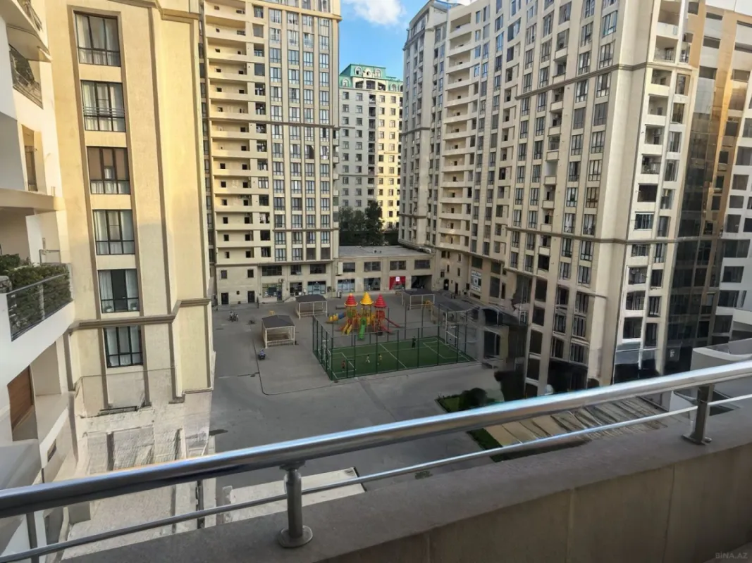 Satılır 3 otaqlı mənzil 170 m²
