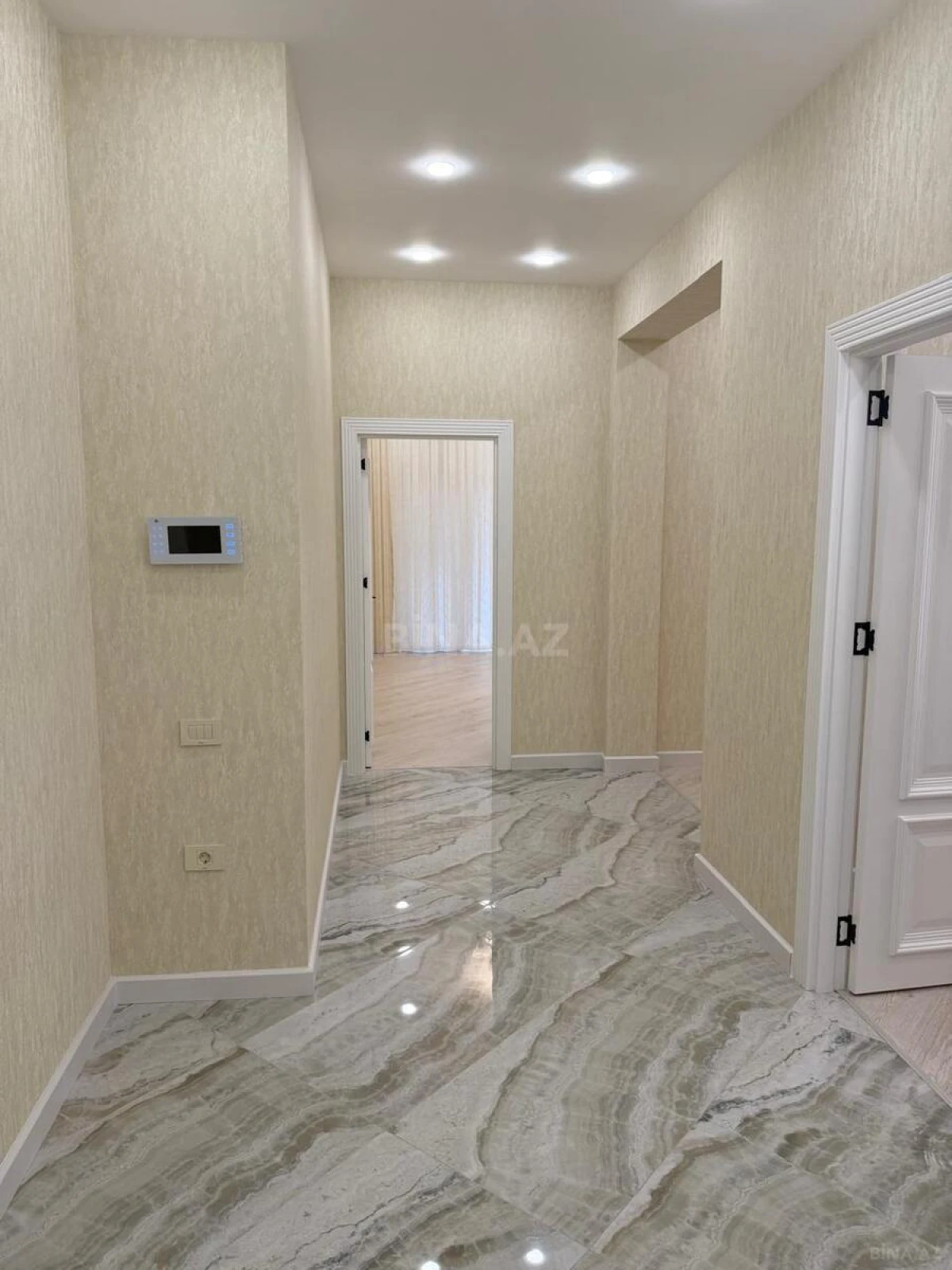 Kirayə verilir 3 otaqlı mənzil 150 m²