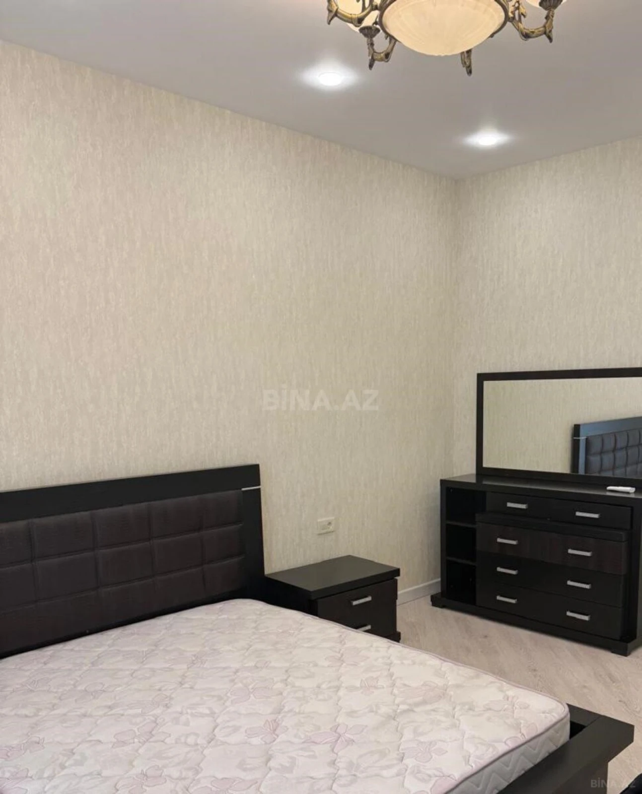 Kirayə verilir 3 otaqlı mənzil 150 m²