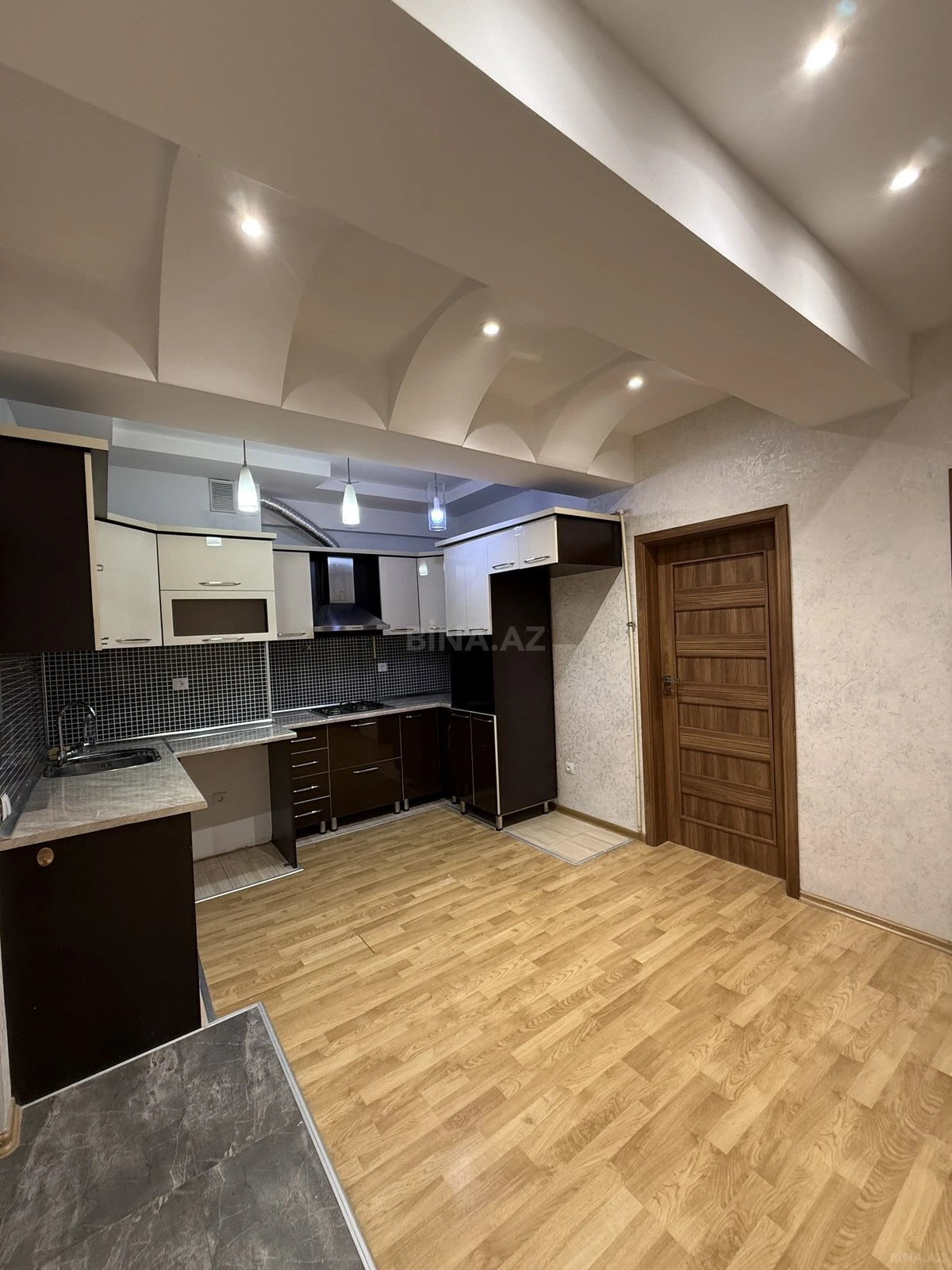 Satılır 2 otaqlı mənzil 68 m²