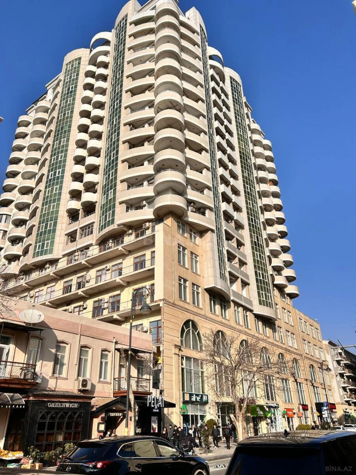 Satılır 5 otaqlı mənzil 265 m²
