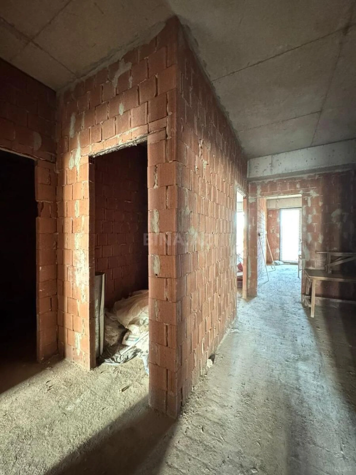 Satılır 5 otaqlı mənzil 265 m²