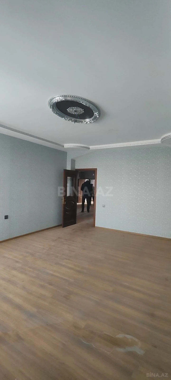 Satılır 5 otaqlı mənzil 260 m²