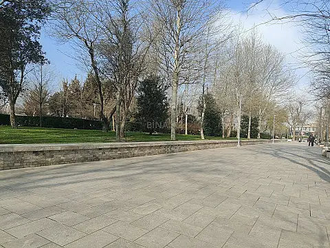 Satılır 5 otaqlı mənzil 260 m²