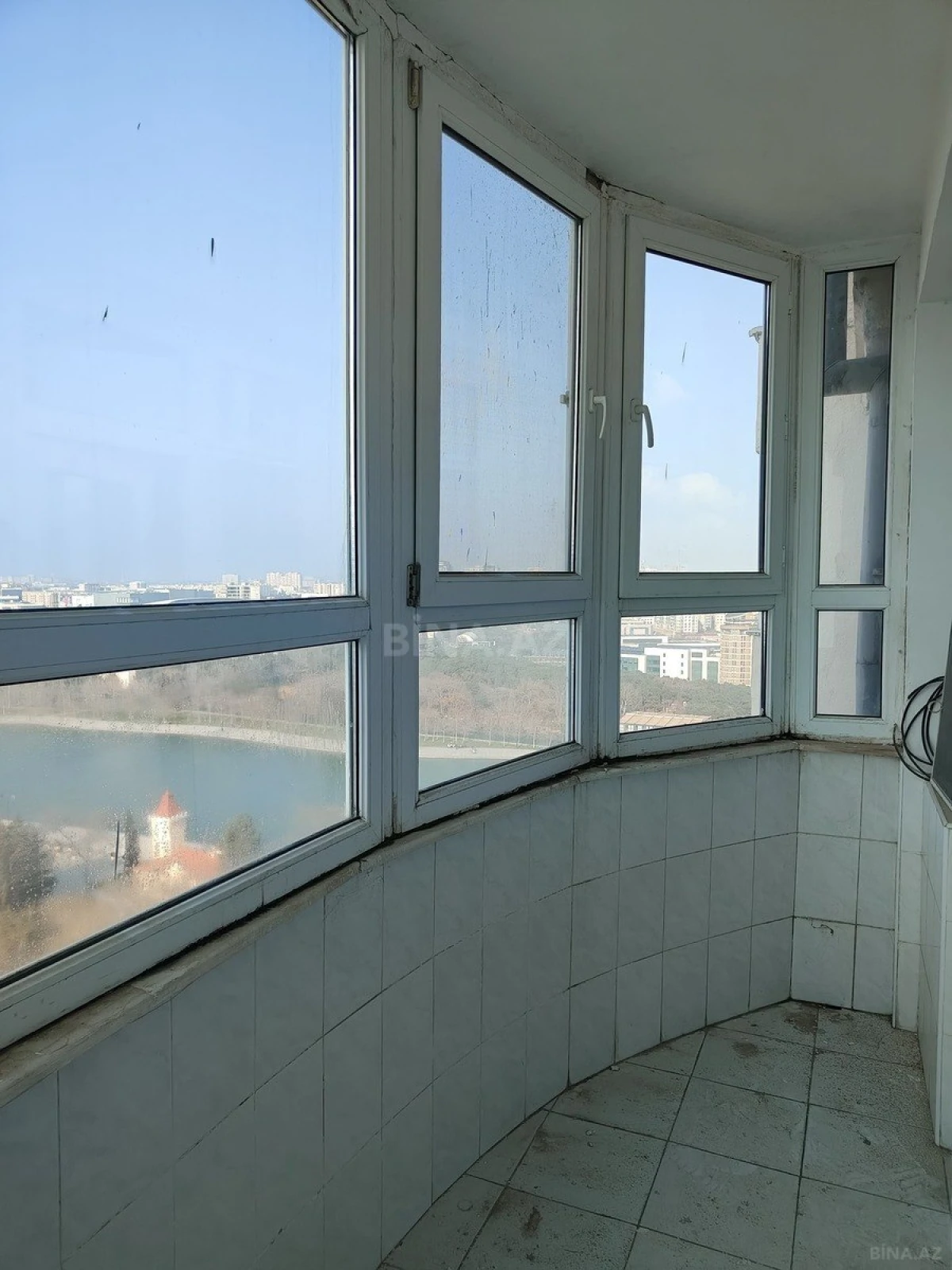 Satılır 5 otaqlı mənzil 260 m²