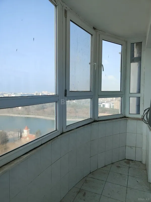 Satılır 5 otaqlı mənzil 260 m²