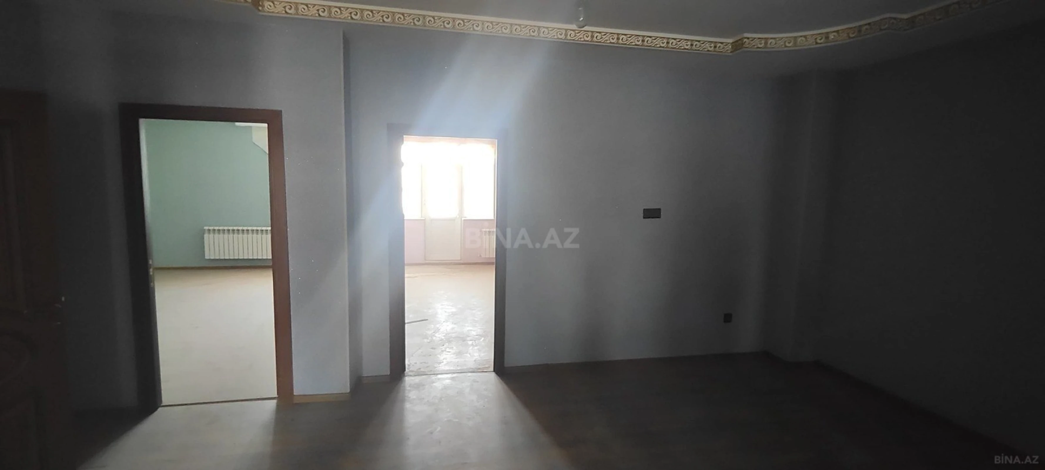 Satılır 5 otaqlı mənzil 260 m²