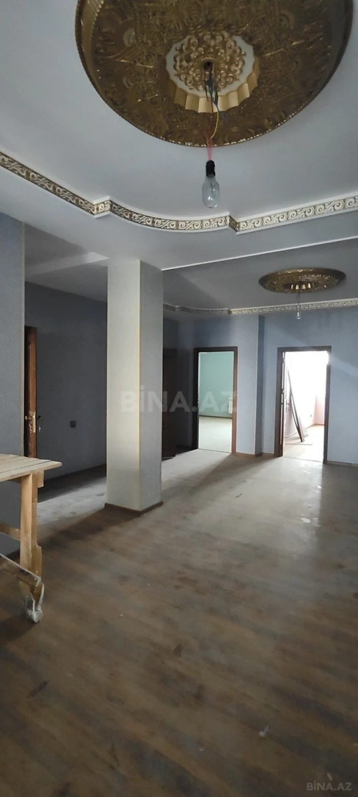 Satılır 5 otaqlı mənzil 260 m²