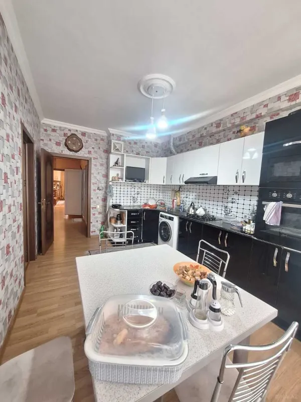 Satılır 3 otaqlı mənzil 98 m²