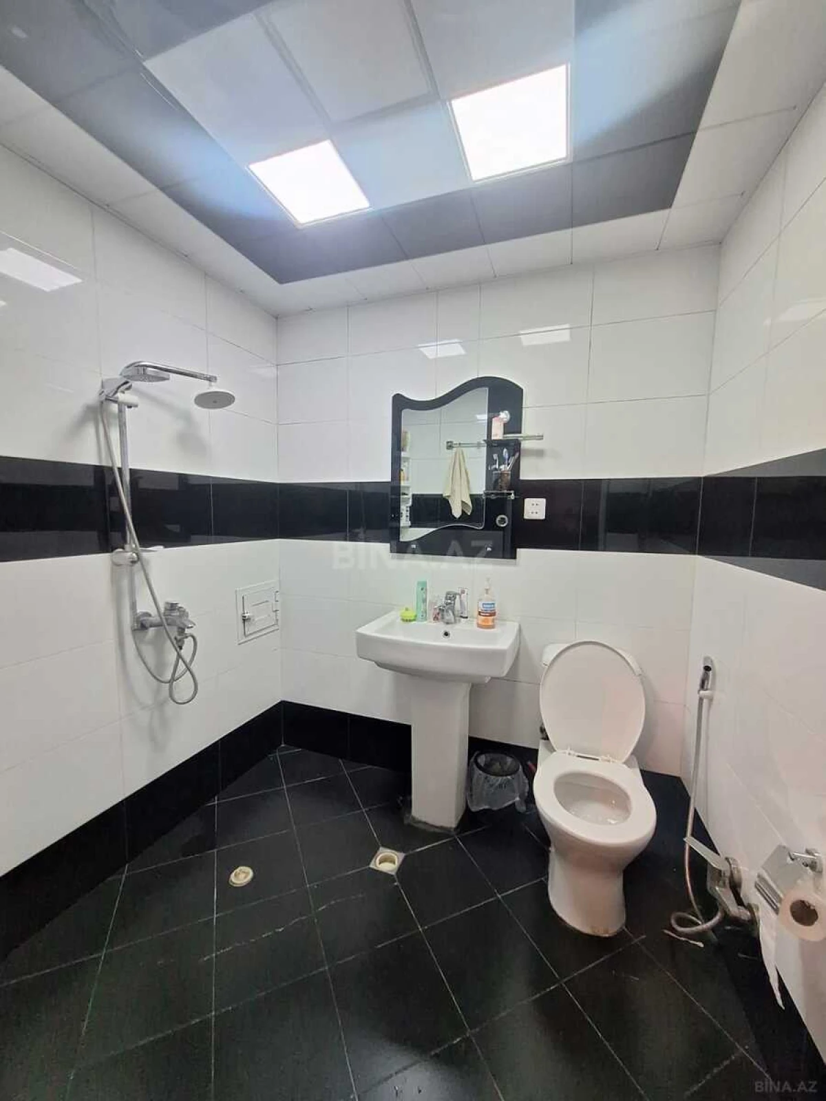 Satılır 3 otaqlı mənzil 98 m²