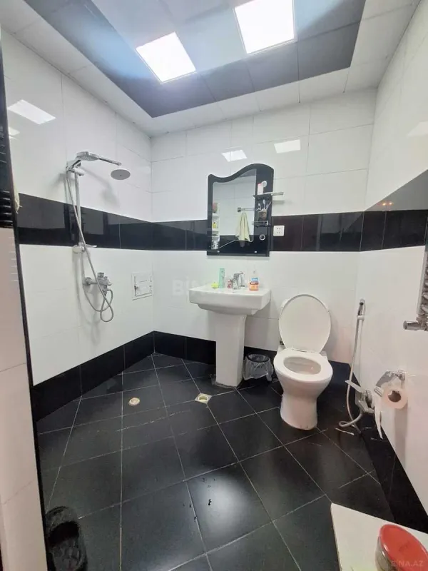 Satılır 3 otaqlı mənzil 98 m²