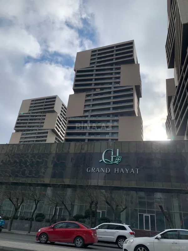 Satılır 3 otaqlı mənzil 147.5 m²