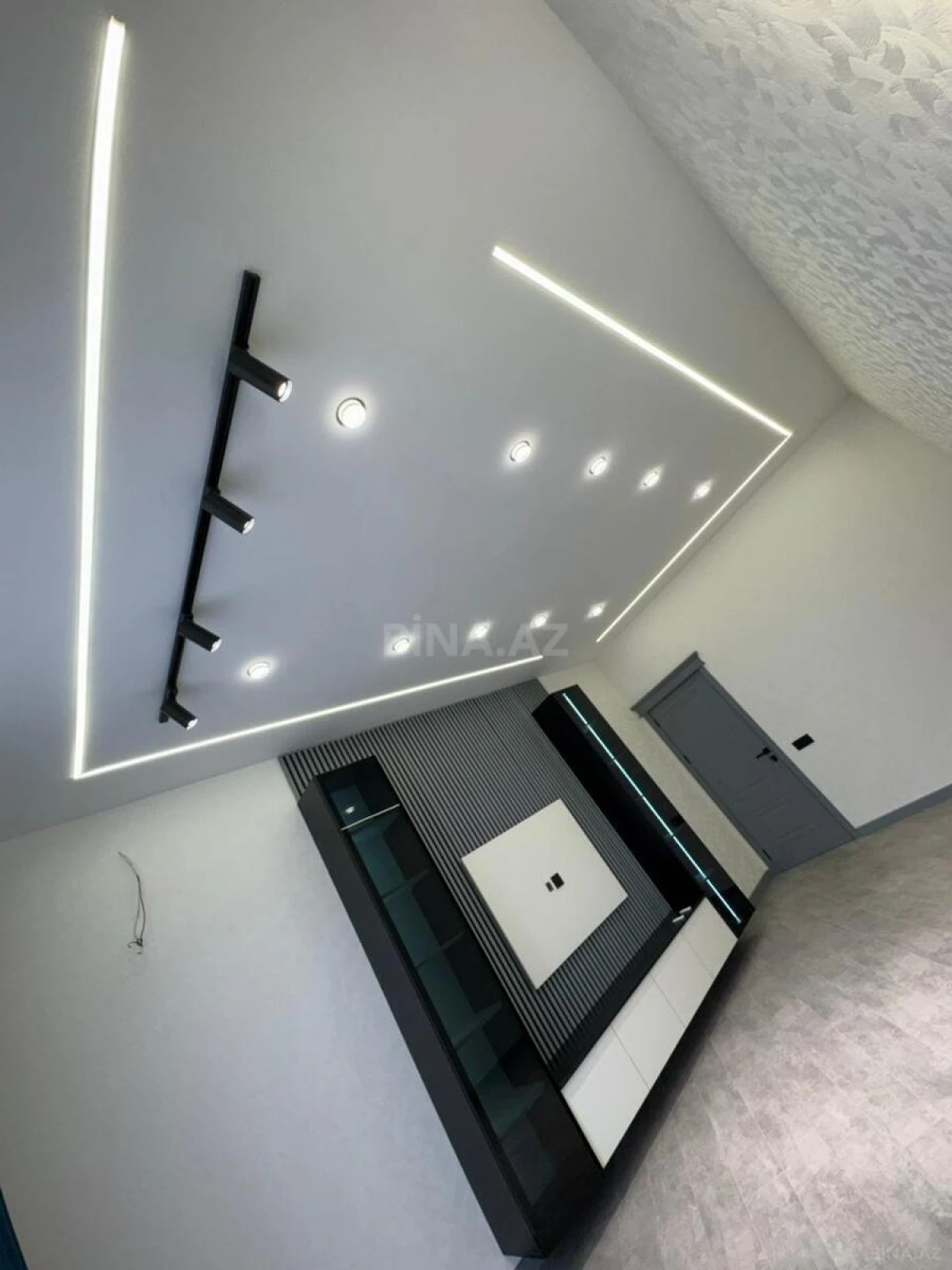 Satılır 2 otaqlı mənzil 65 m²