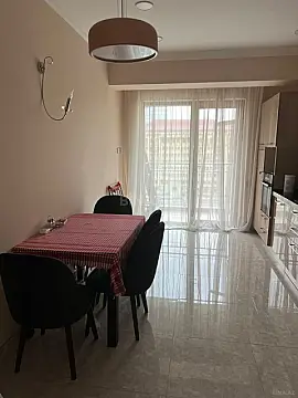 Kirayə verilir 2 otaqlı mənzil 120 m²