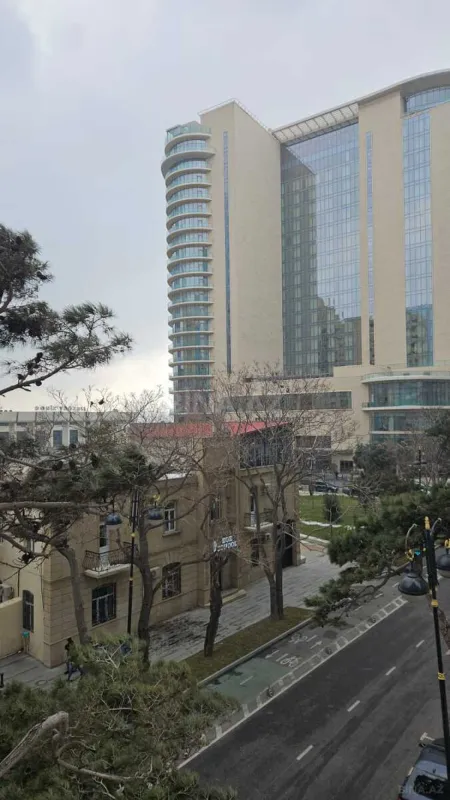 Satılır obyekt 600 m²