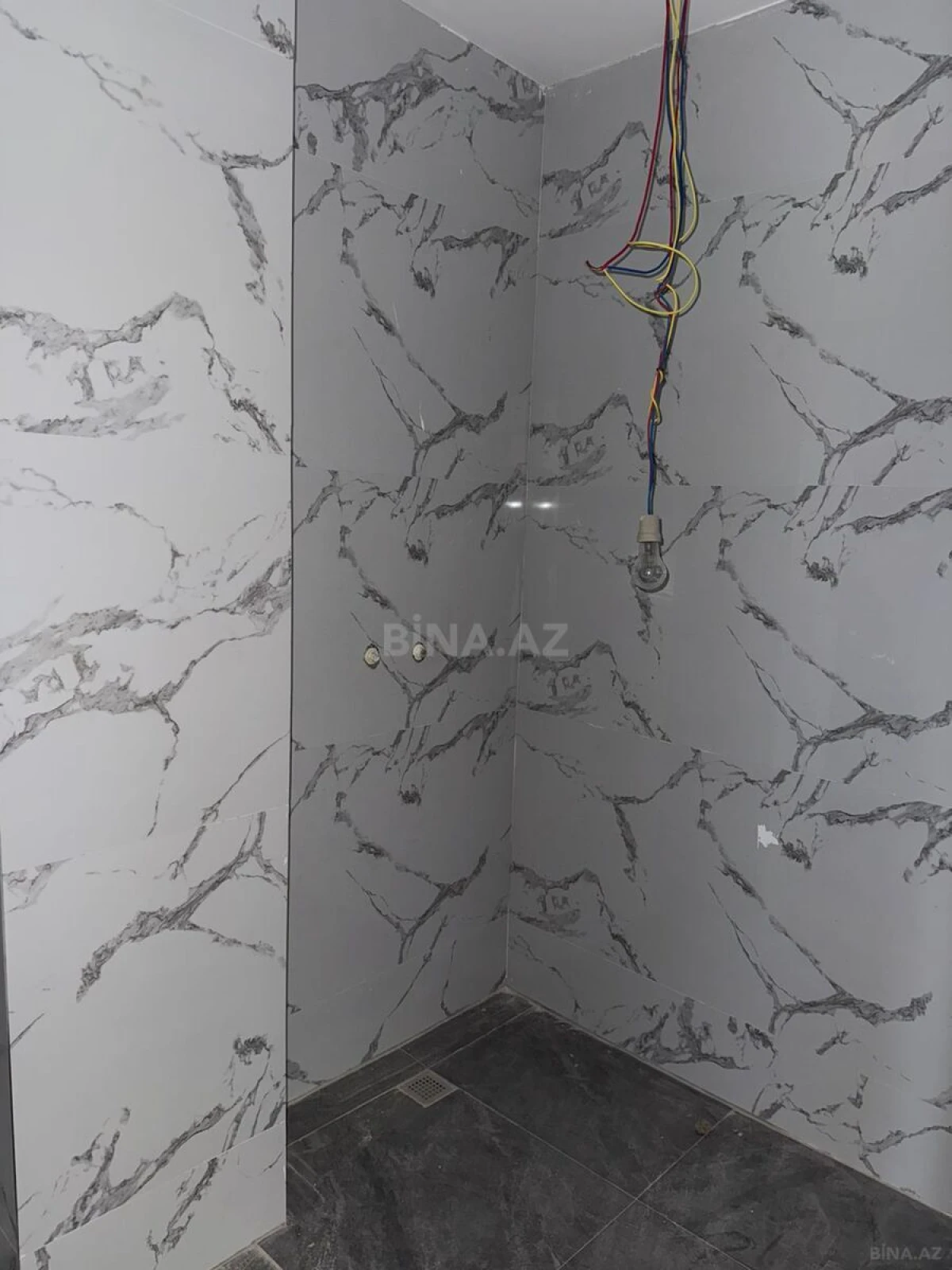 Satılır 2 otaqlı mənzil 77 m²