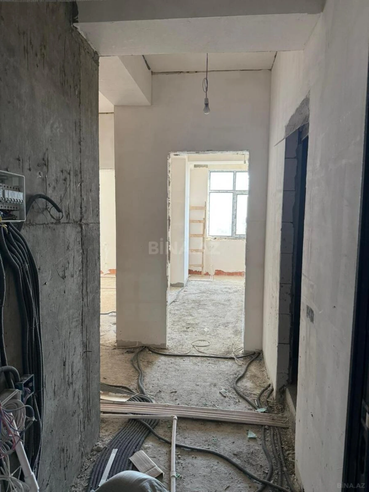 Satılır 2 otaqlı mənzil 77 m²