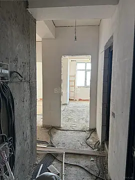 Satılır 2 otaqlı mənzil 77 m²