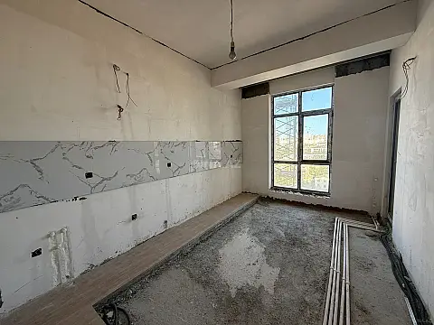 Satılır 2 otaqlı mənzil 77 m²
