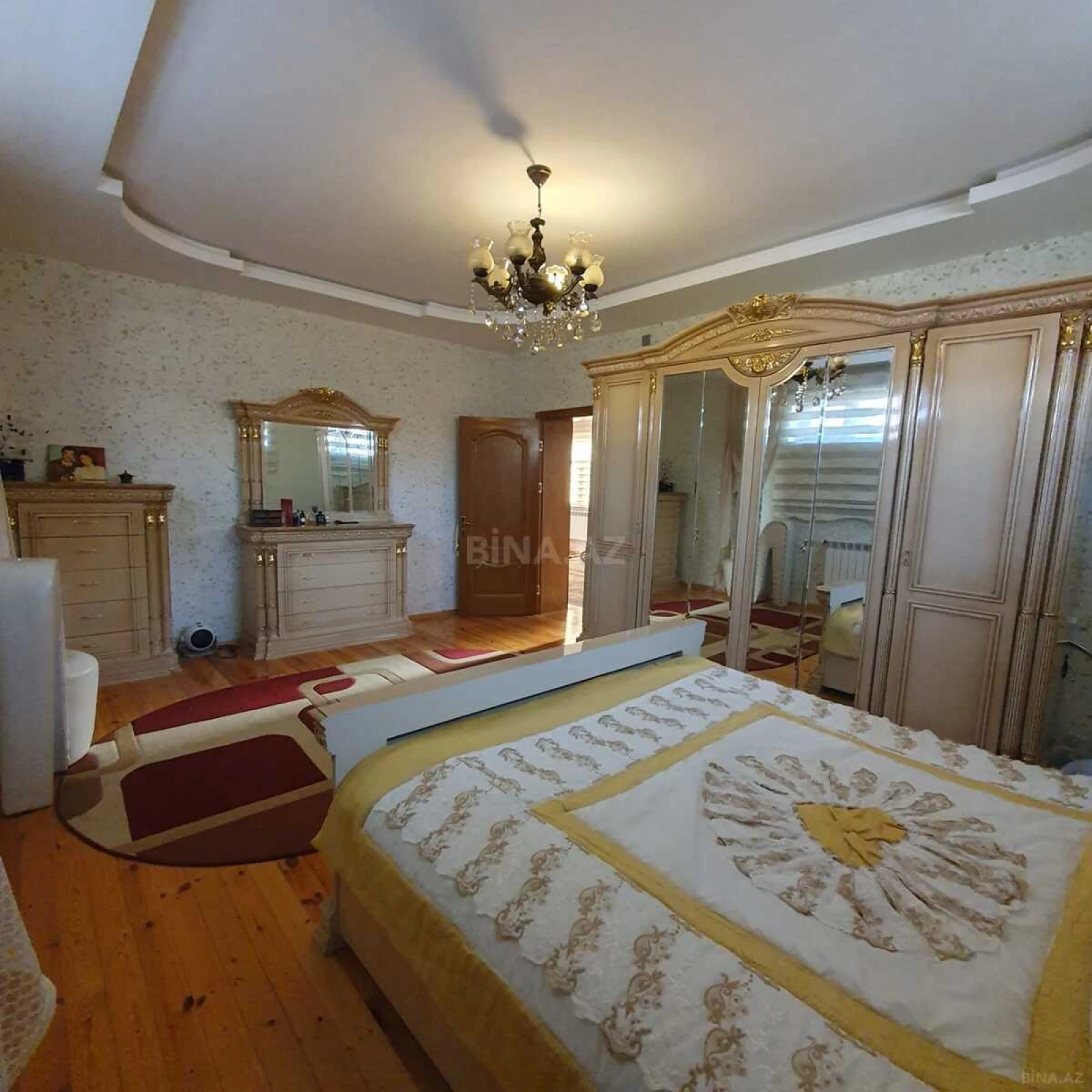 Satılır 7 otaqlı həyət evi 500 m²