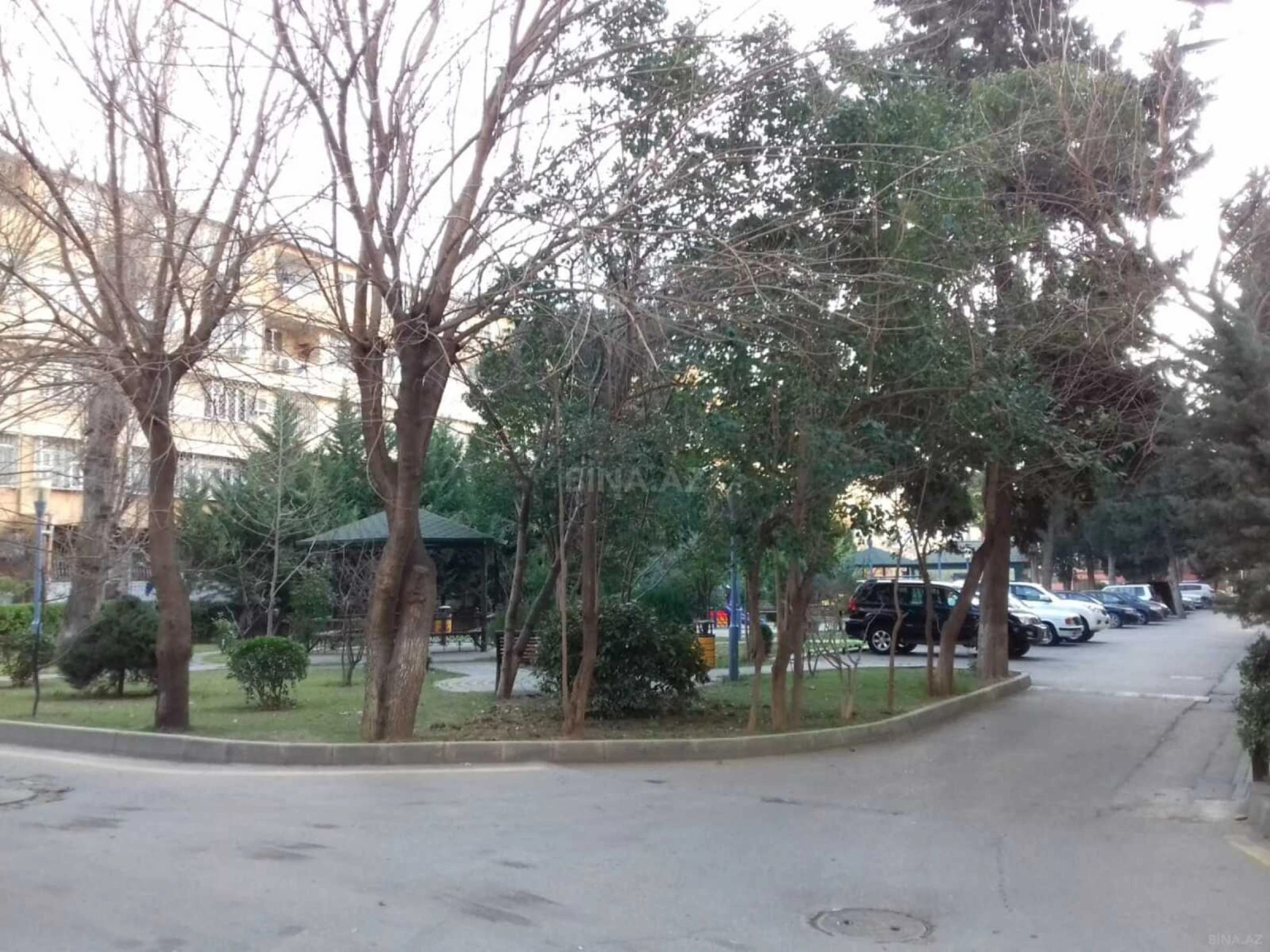 Satılır 5 otaqlı mənzil 120 m²