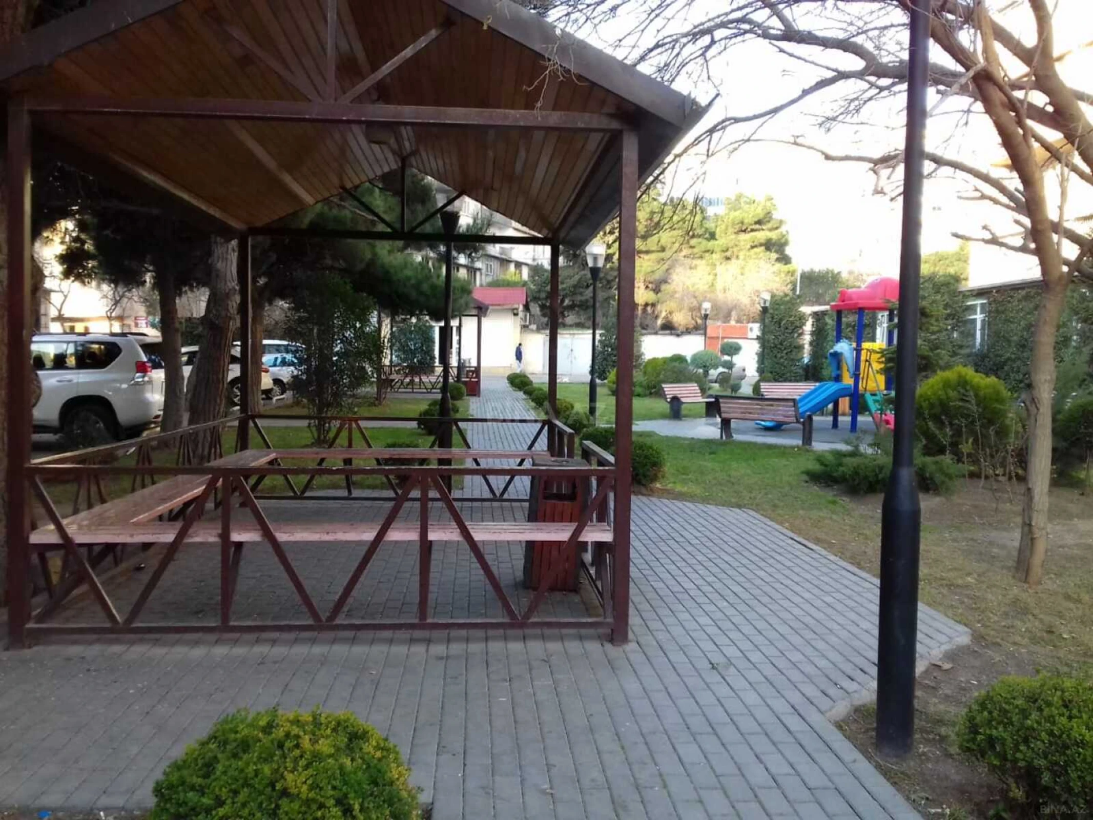 Satılır 5 otaqlı mənzil 120 m²