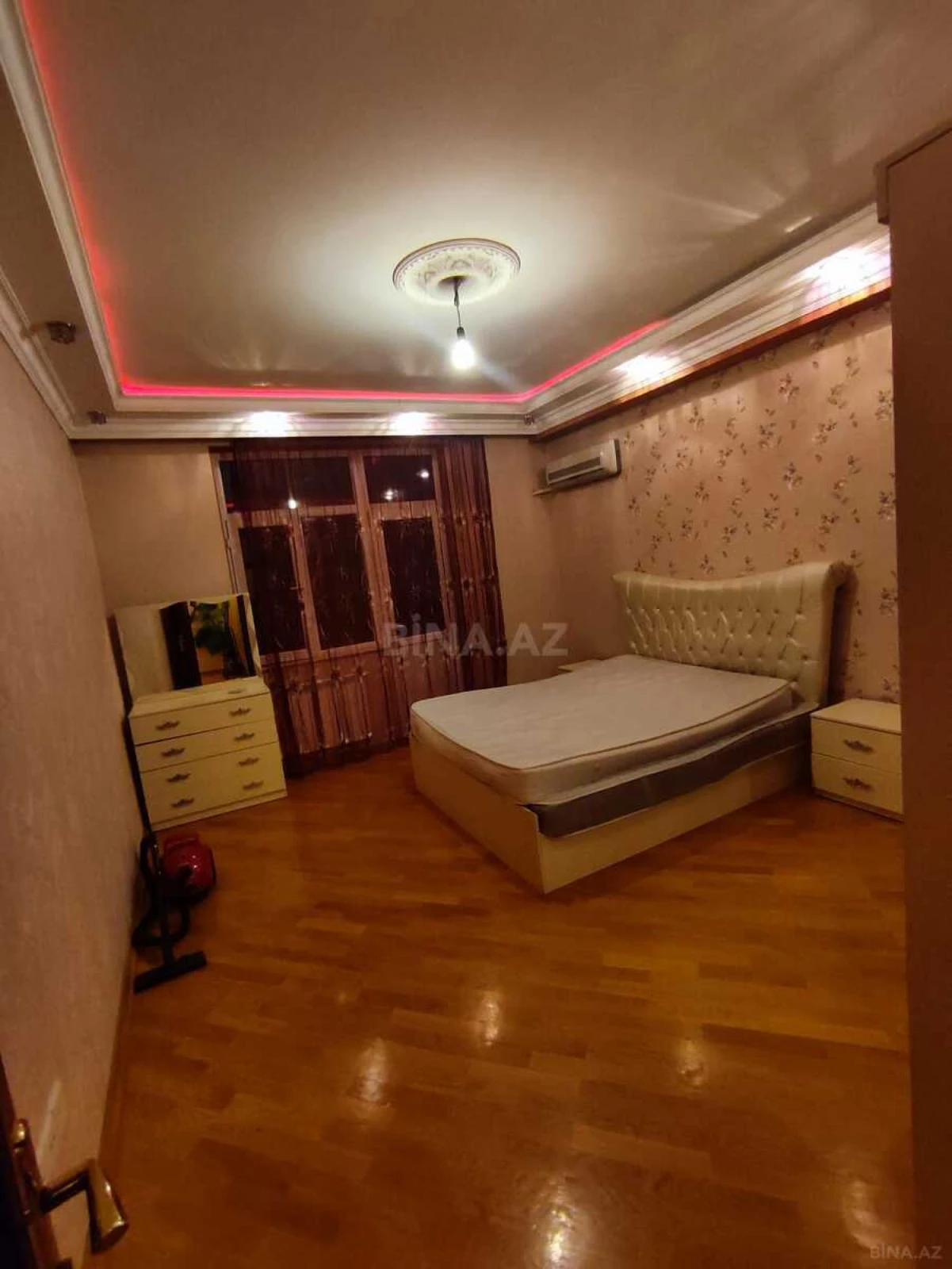 Kirayə verilir 2 otaqlı mənzil 100 m²