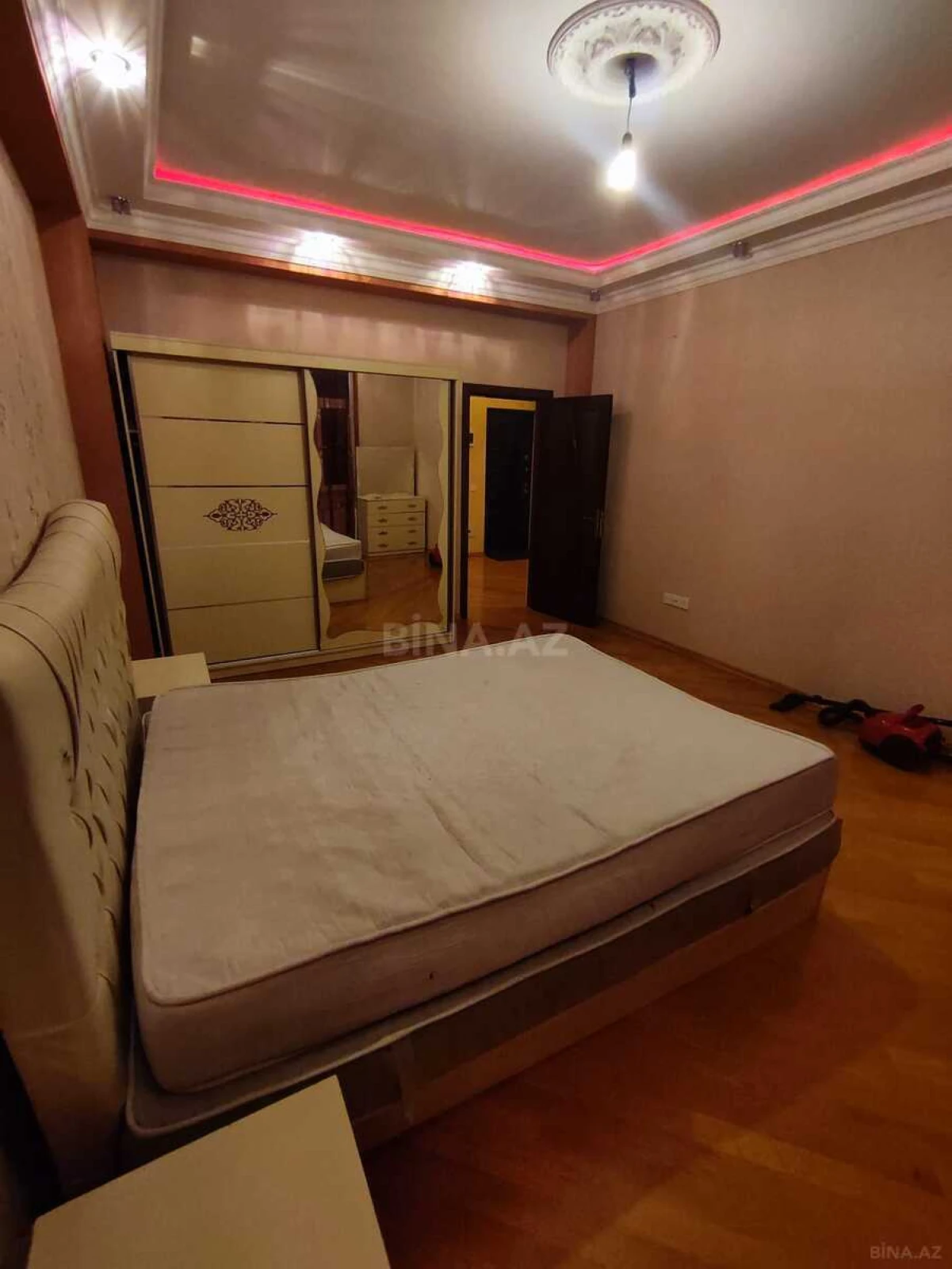 Kirayə verilir 2 otaqlı mənzil 100 m²