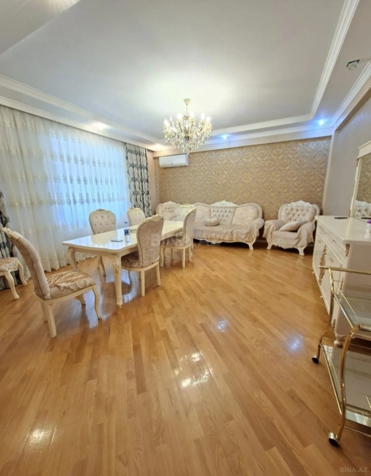 Satılır 3 otaqlı mənzil 130 m²