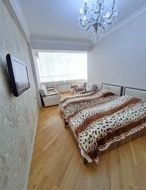 Satılır 3 otaqlı mənzil 130 m²