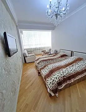 Satılır 3 otaqlı mənzil 130 m²