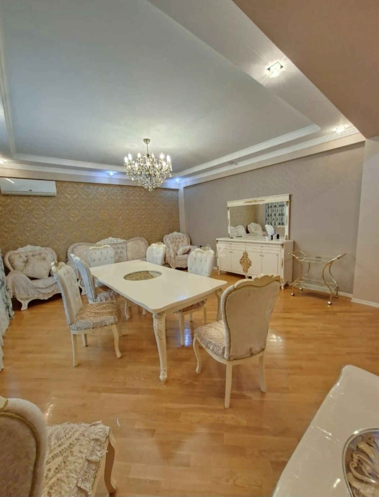 Satılır 3 otaqlı mənzil 130 m²