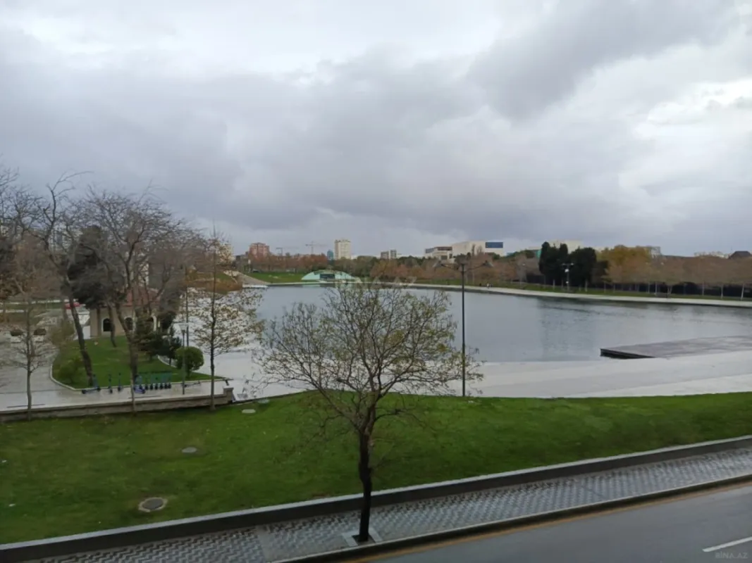 Kirayə verilir 3 otaqlı mənzil 145 m²