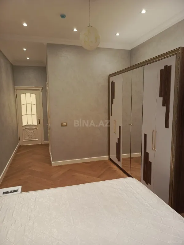 Kirayə verilir 3 otaqlı mənzil 145 m²