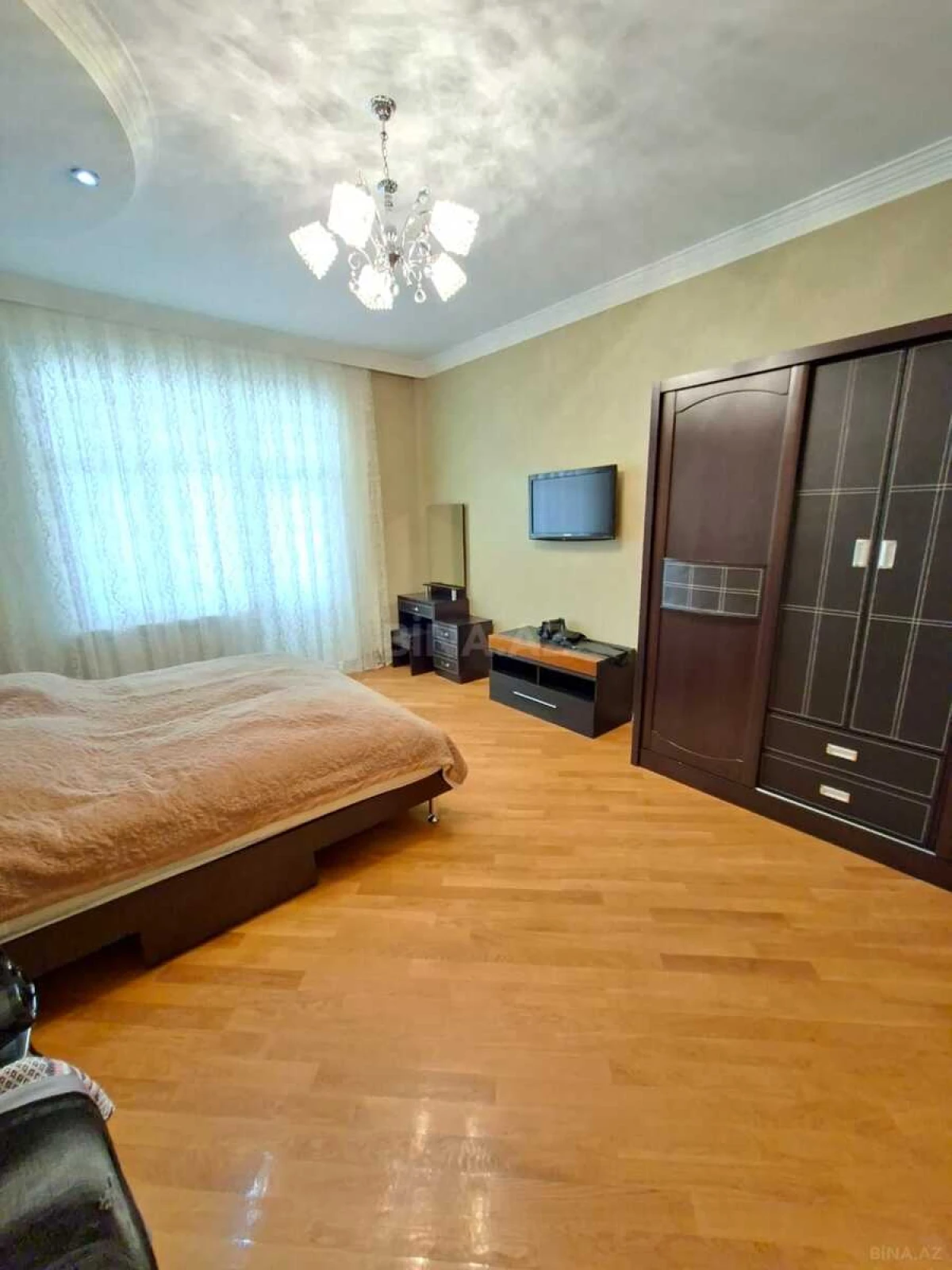 Satılır 2 otaqlı mənzil 125 m²