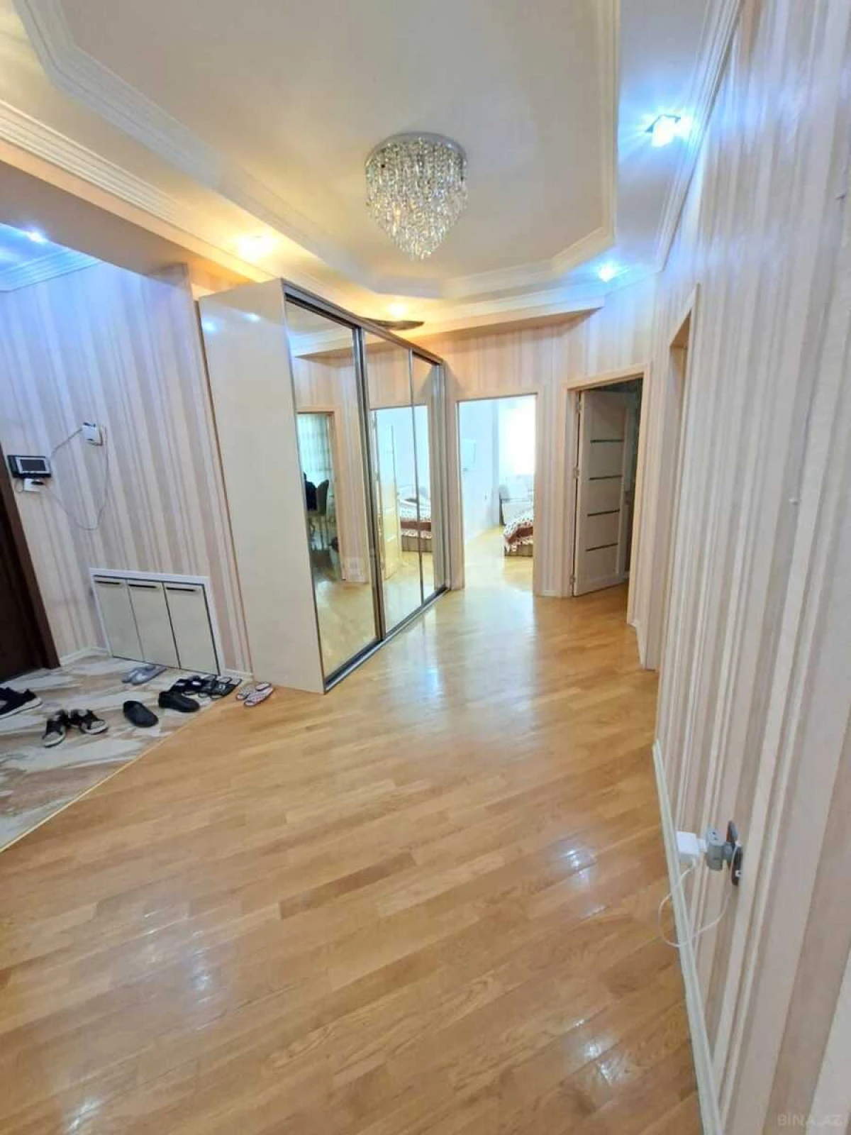 Satılır 2 otaqlı mənzil 125 m²