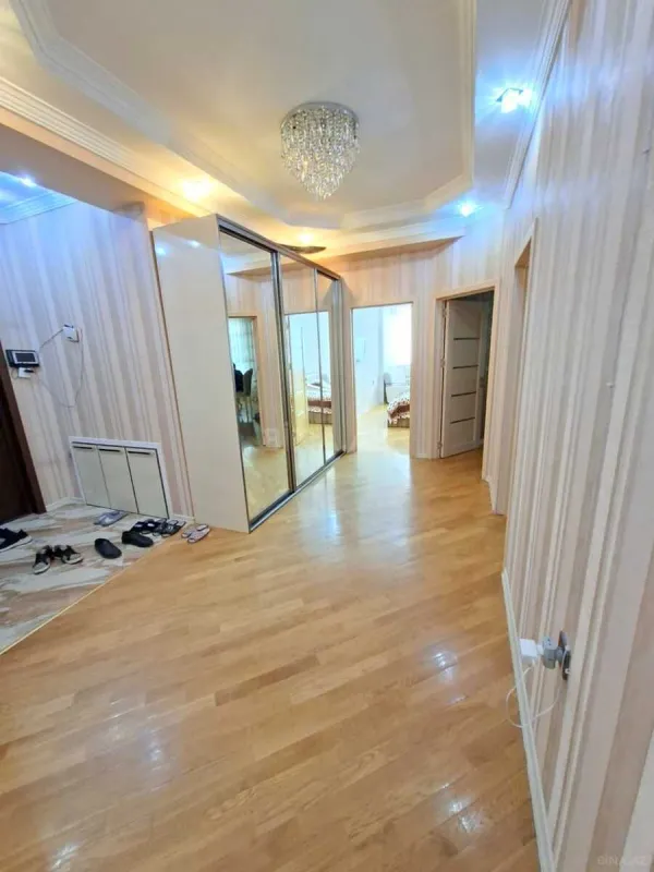 Satılır 2 otaqlı mənzil 125 m²