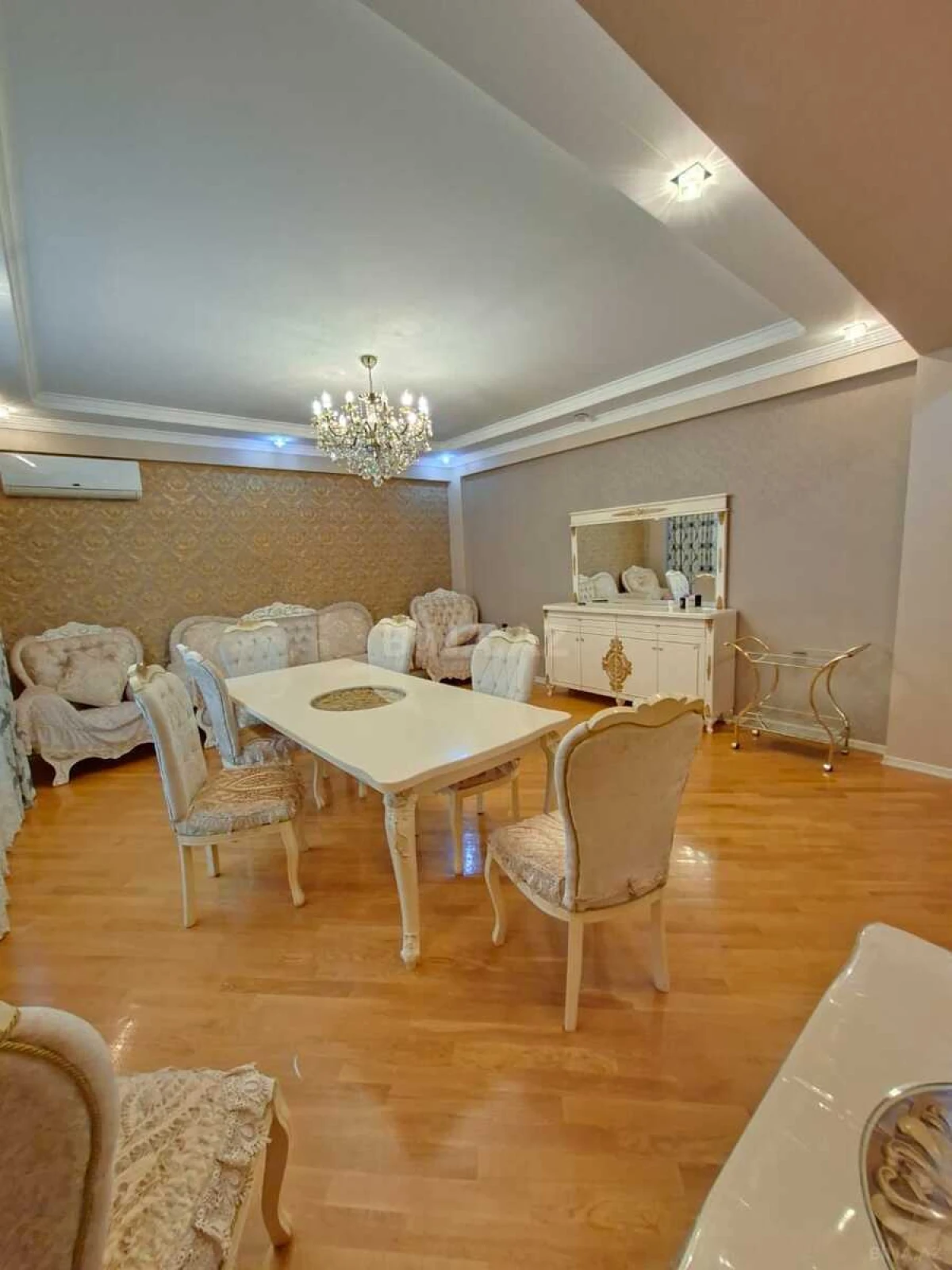 Satılır 2 otaqlı mənzil 125 m²