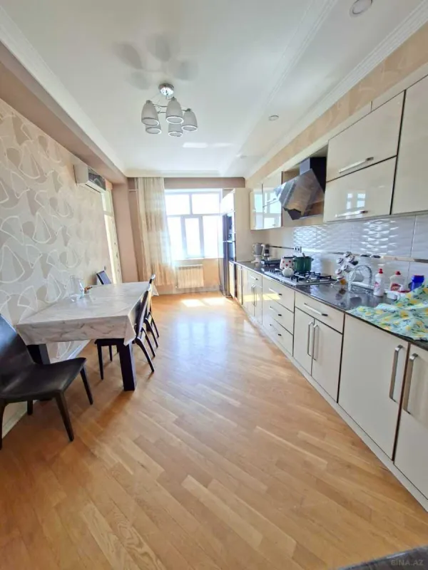 Satılır 2 otaqlı mənzil 125 m²