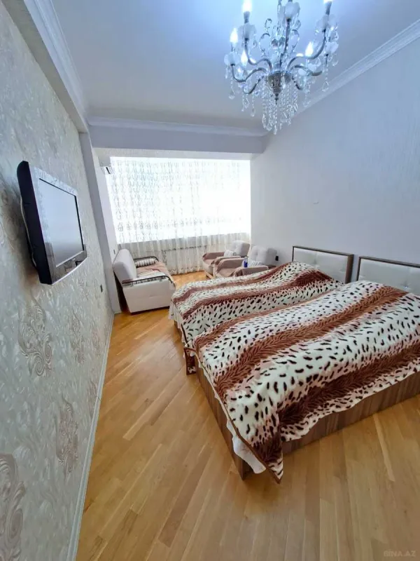 Satılır 2 otaqlı mənzil 125 m²