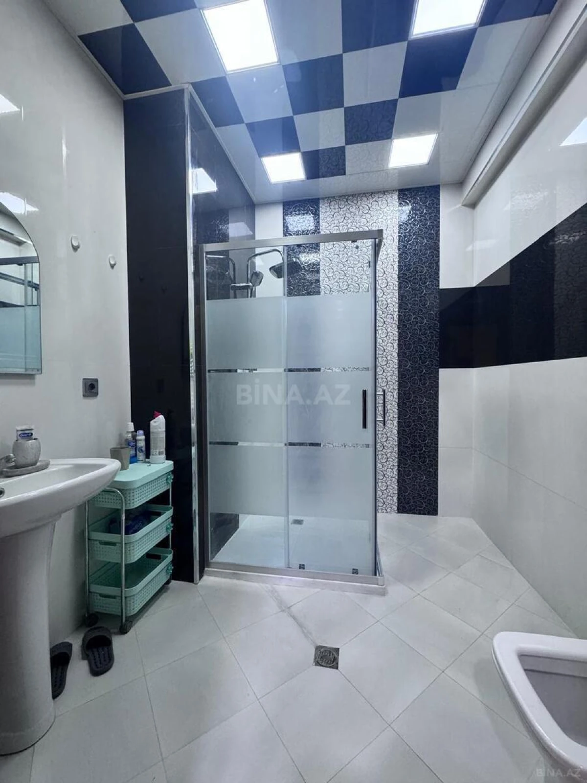 Kirayə verilir 2 otaqlı mənzil 80 m²